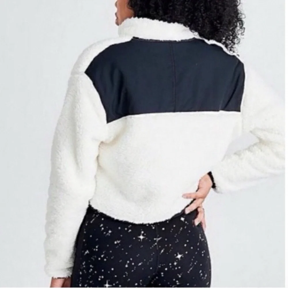 Nike Sherpa Plush Fleece Quarter Zip Crop Pullover Cream Black Medium BV5134-110